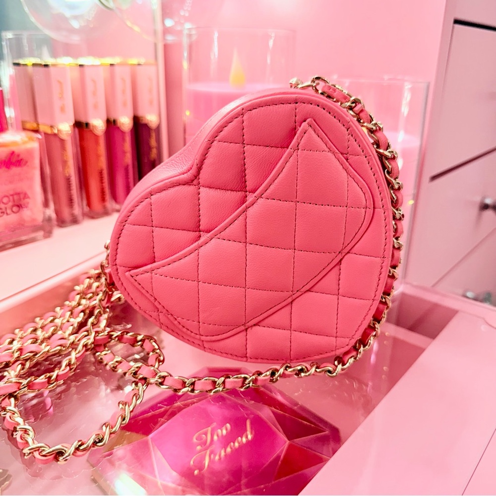 NEW Chanel Pink Heart Vanity Bag 22S Collection Lambskin Authentic Luxury Purse - Picture 2 of 10